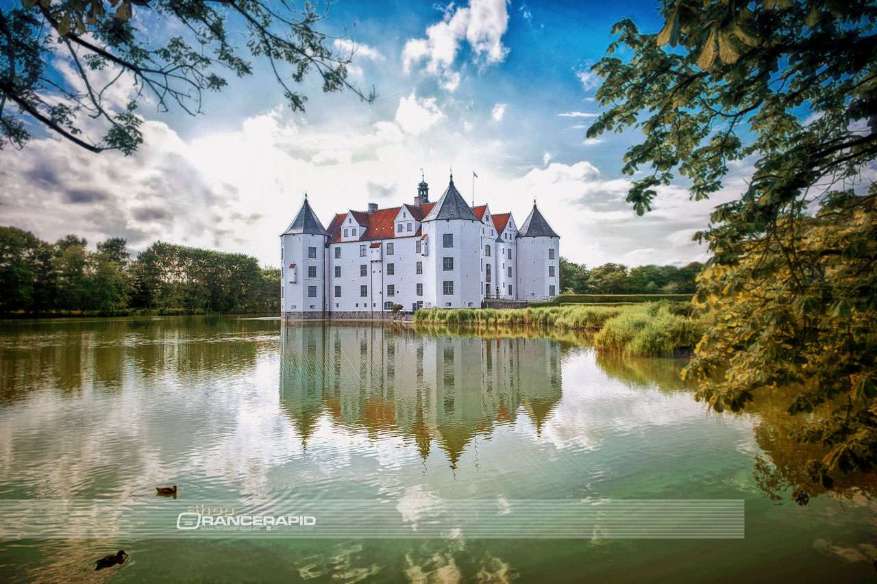 Das Wasserschloss bei Glücksburg. Eines der beliebtesten Ziele für Touristen und Fotografen kurz vor der Grenze zu Dänemark.