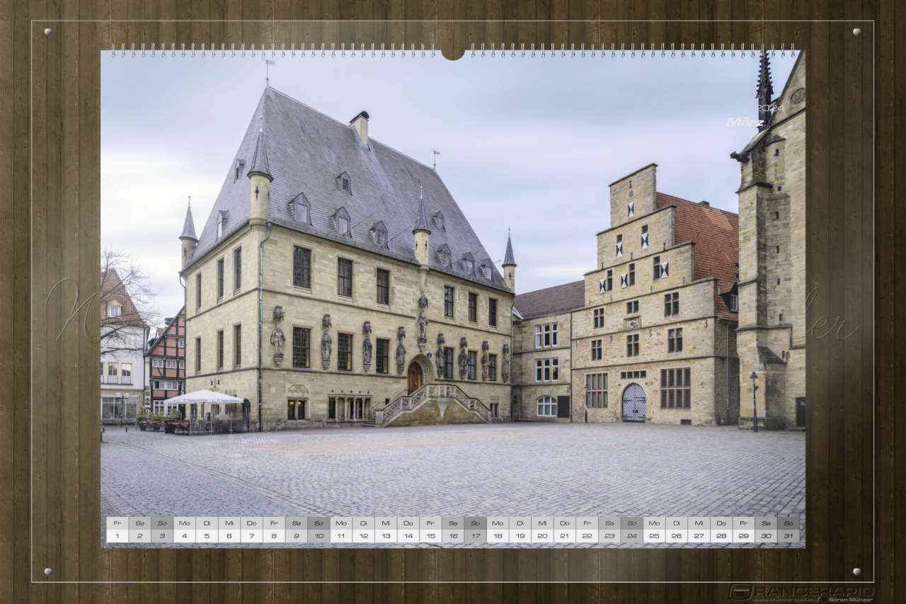 Das historische Rathaus und die Stadtwaage - Monat März: Wandkalender Osnabrück 2024 in Fineart