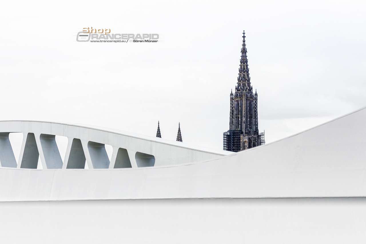 Mural - shaping architecture, a combination of Kienlesberg Bridge and Ulm Minster.
